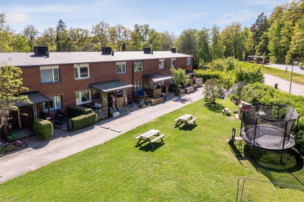 Stenlaggning renovering av stentrappa Molndal Lackareback 1536x1023